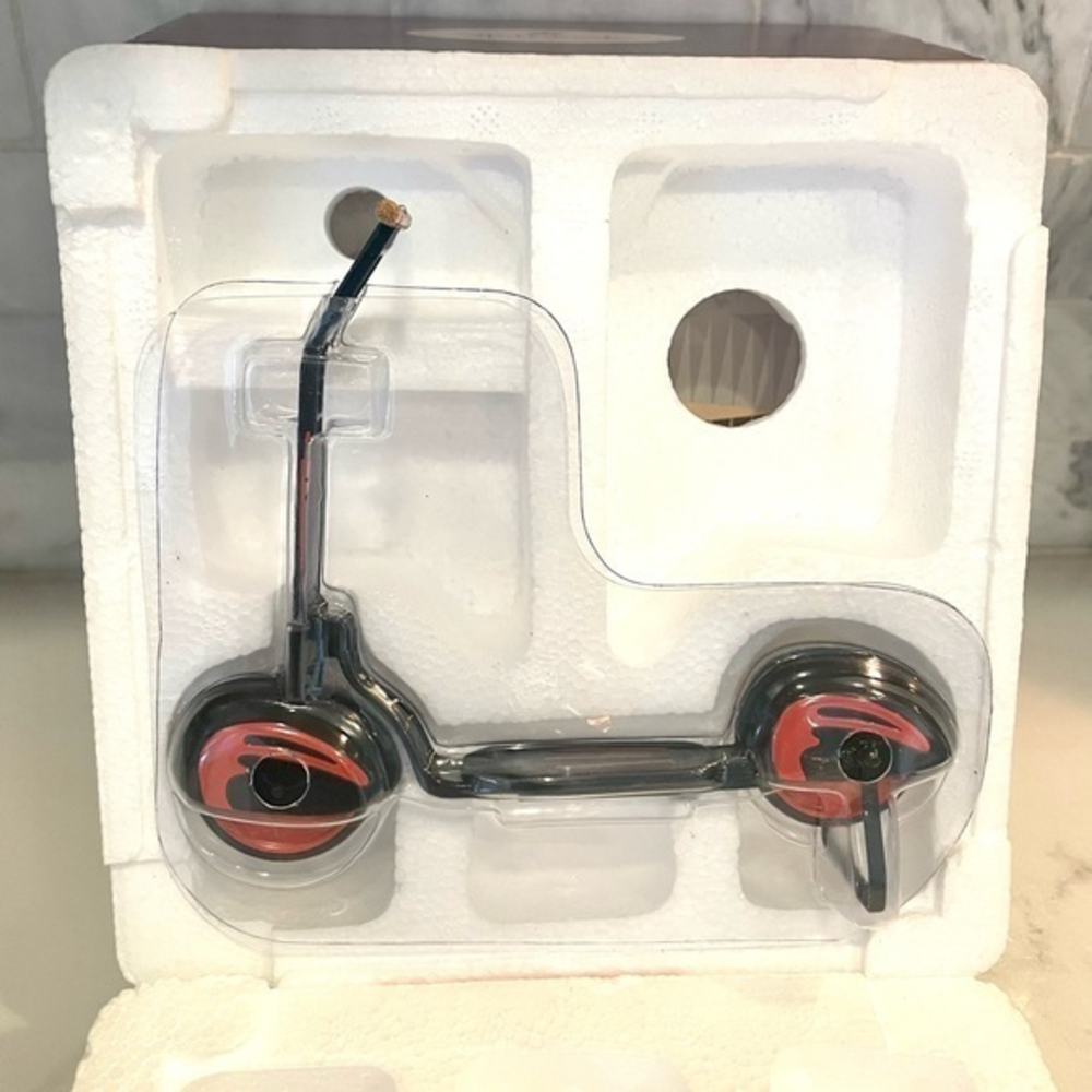 HALLMARK KIDDIE CAR CLASSICS SIDEWALK CRUISERS batwing scooter 1939- Brand New‎
